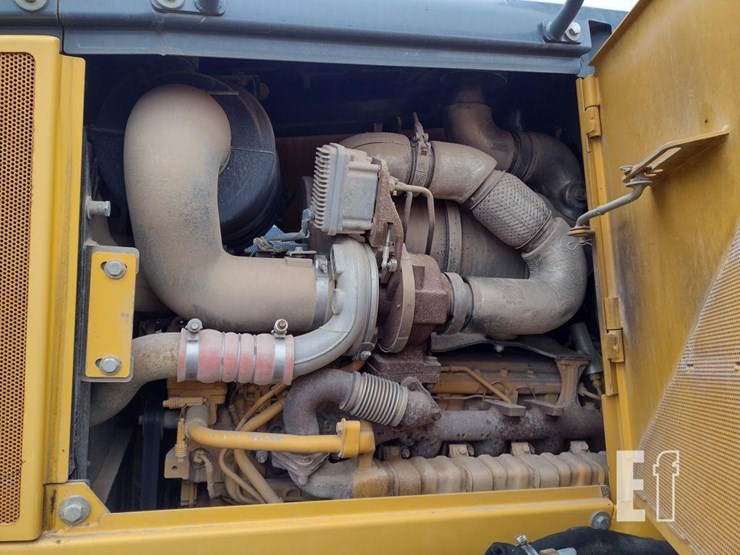 2012-deere-700k-lgp-image-44