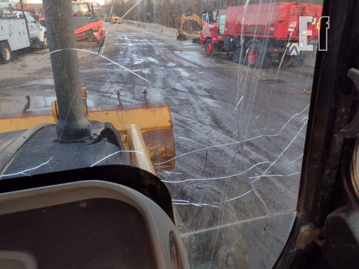 2005-caterpillar-420d-image-41