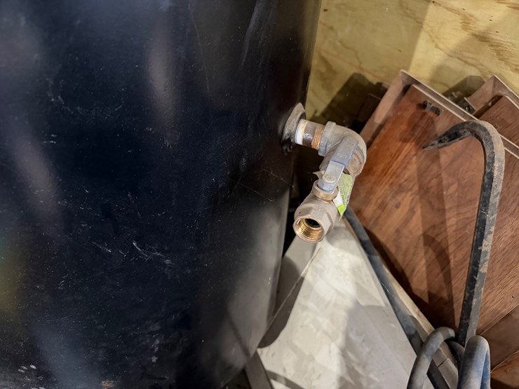 #1053-•-air-compressor-image-4