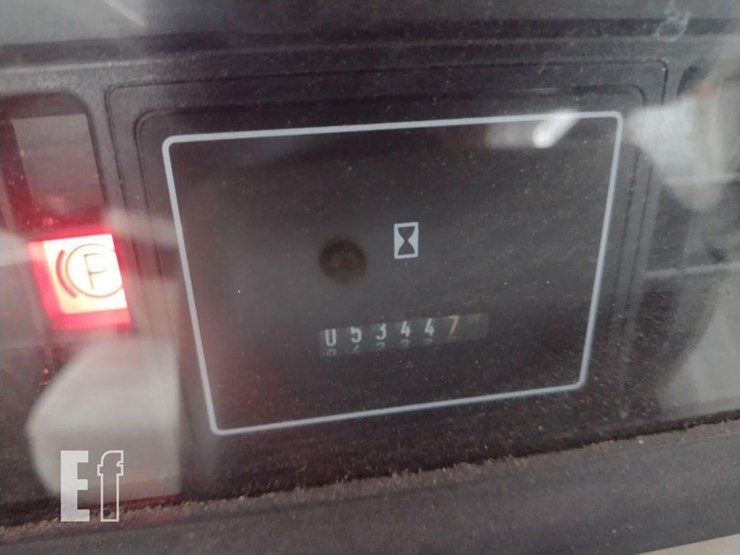 2002-massey-ferguson-4233-image-6