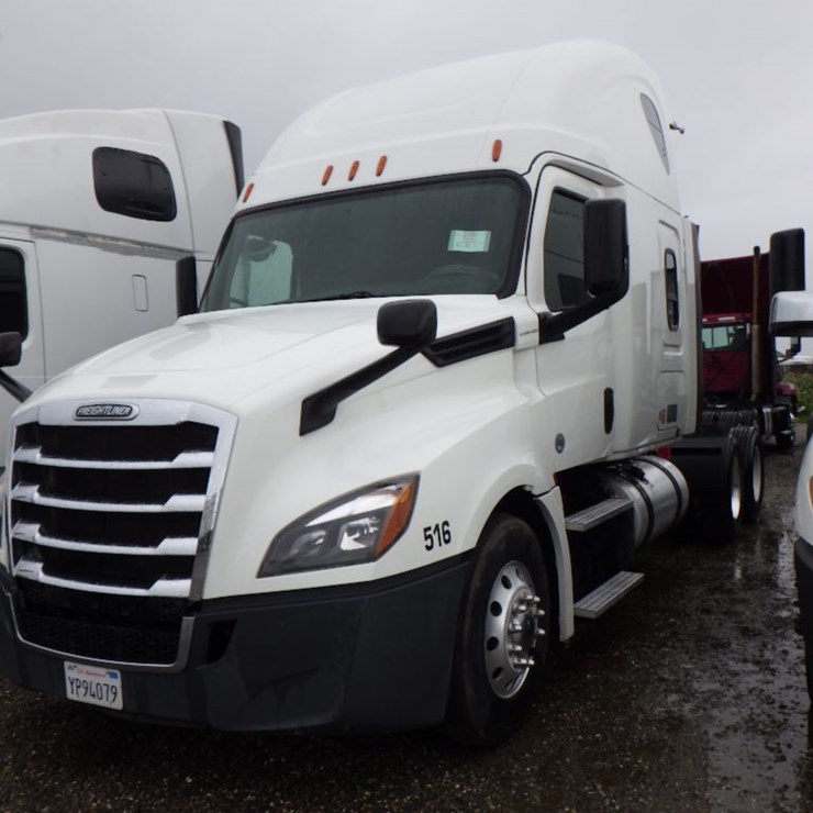 2018 FREIGHTLINER CASCADIA 126
