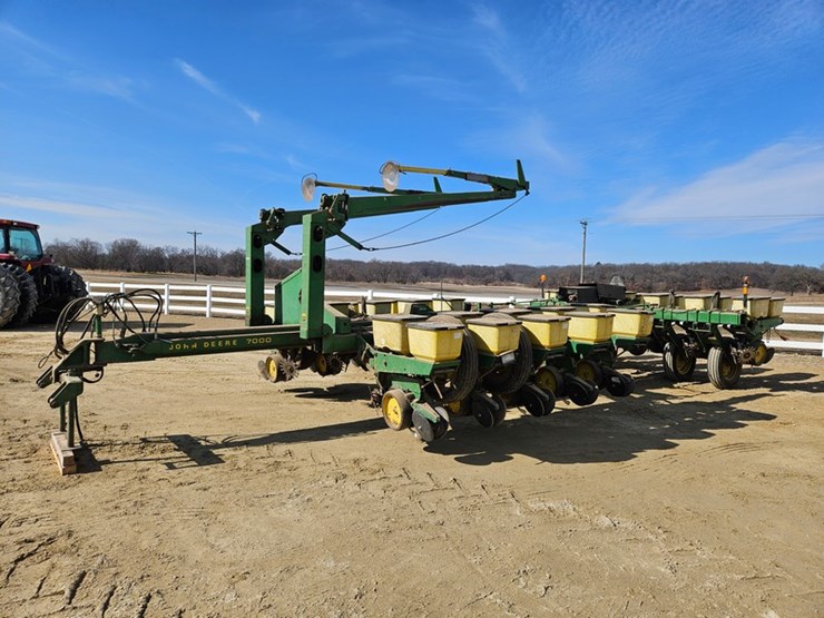 john-deere-7000-image-1
