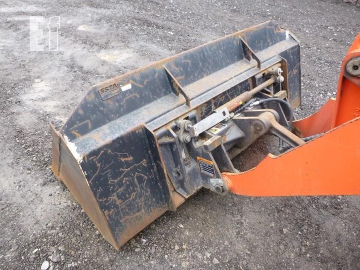 2019-kubota-r430-image-15