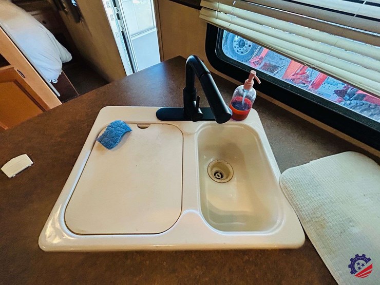 2011-keystone-hornet-platinum-31rbds-t/a-camper-trailer-image-73