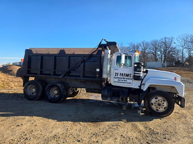 1999-mack-rd690s-image-24