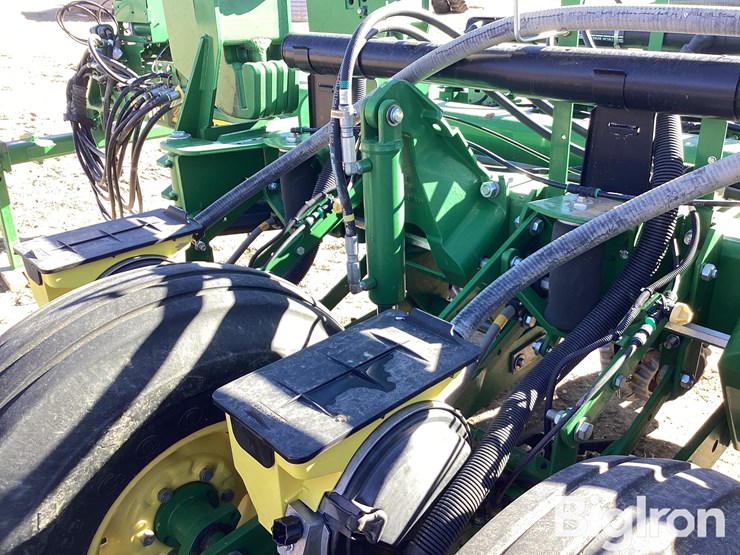 2014-john-deere-1775nt-image-14