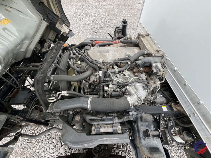 2019-isuzu-npr-image-45