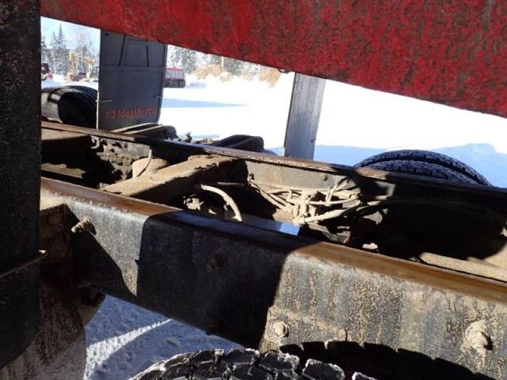 2016-peterbilt-567-image-45