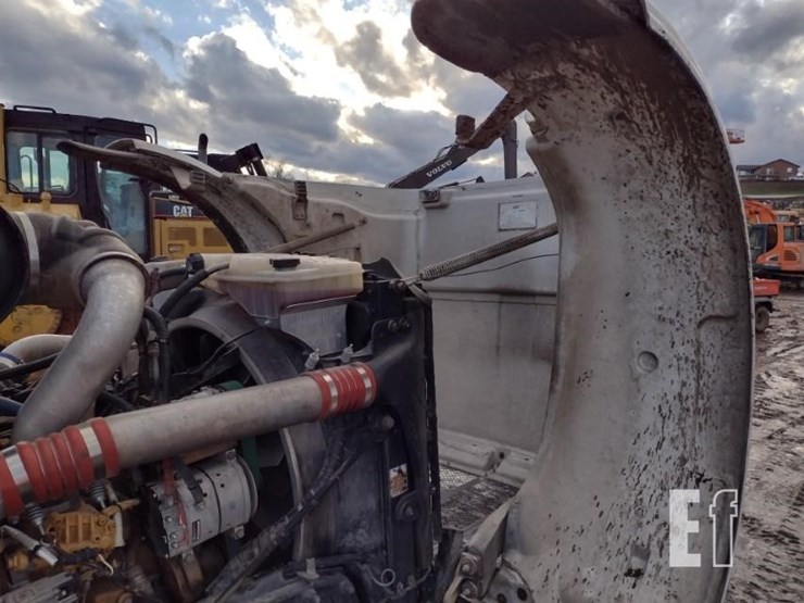 2008-peterbilt-365-image-17