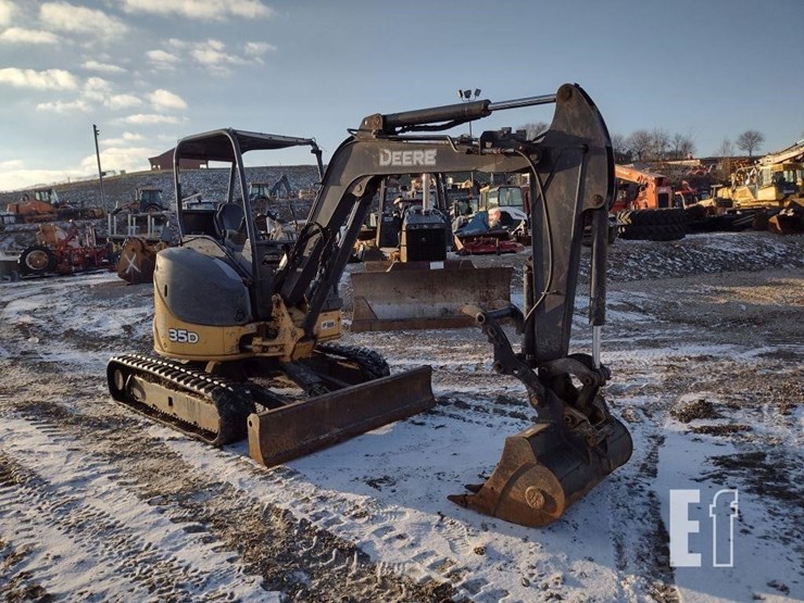 2013-deere-35d-image-46
