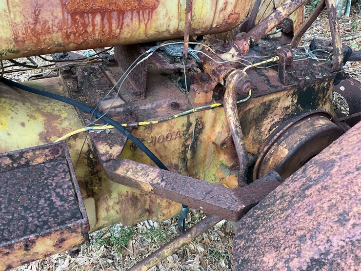 minneapolis-moline-parts-tractor-image-27