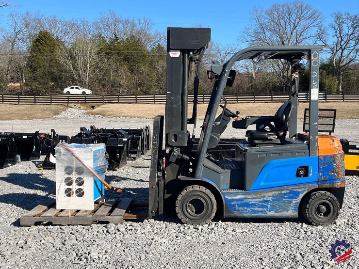 byd-ecb27c-electric-counterbalanced-forklift-image-2