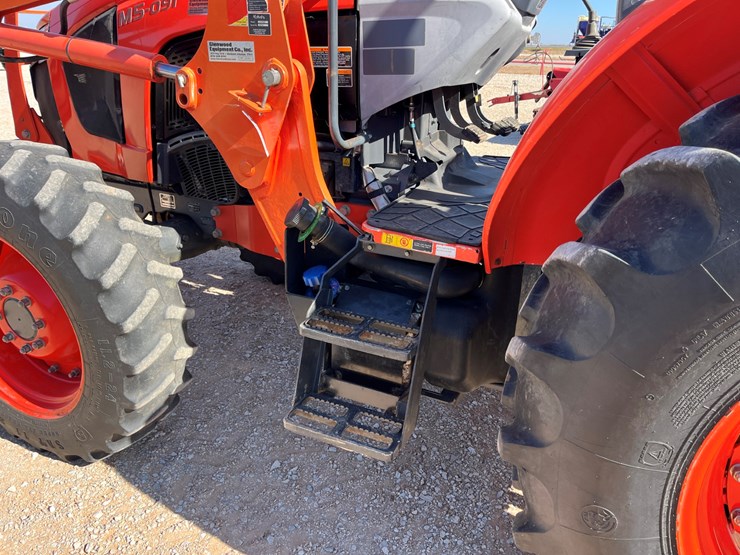 2017-kubota-m5091d-image-17