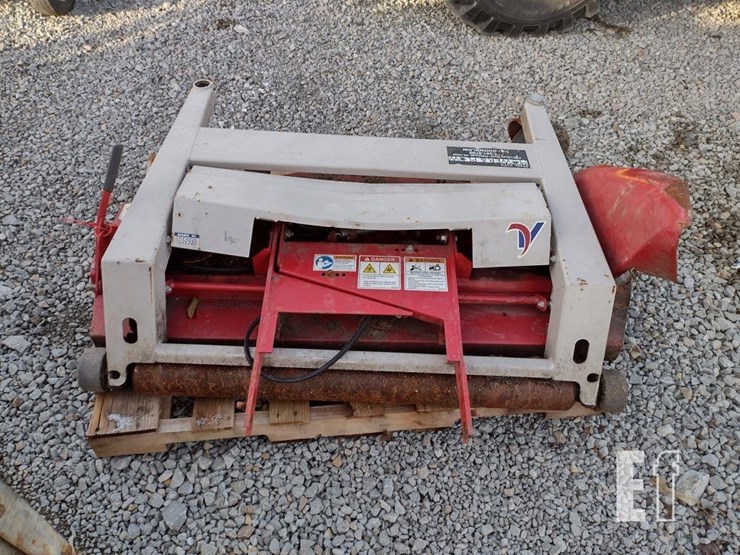 ventrac-3400l-lawn-mower-w/blade-&-broom-image-36