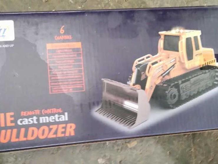 #136-•-remote-control-die-cast-metal-bulldozer-toy-image-1