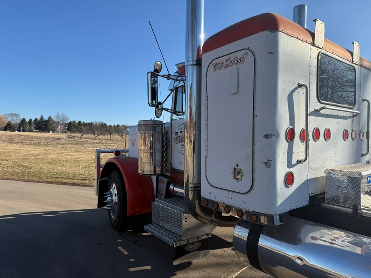 1974-peterbilt-359-image-19