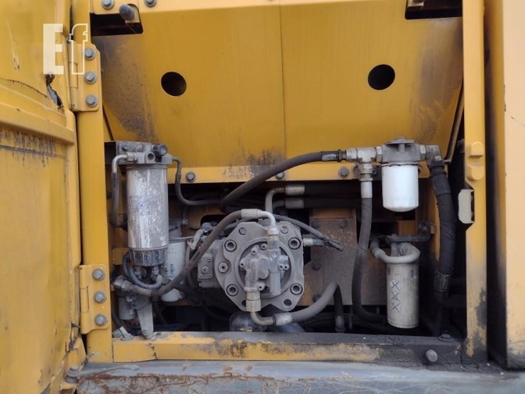 2015-volvo-ec220e-lr-image-49