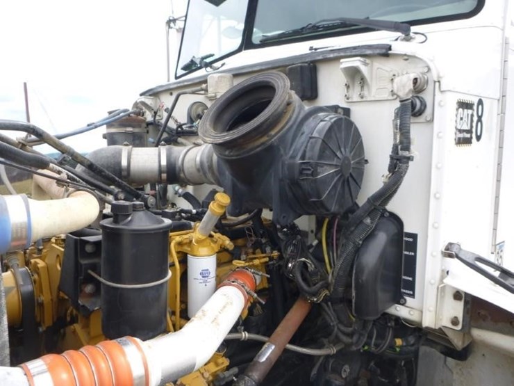 2000-peterbilt-330-image-19