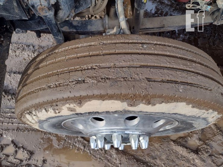 2017-freightliner-122sd-image-24