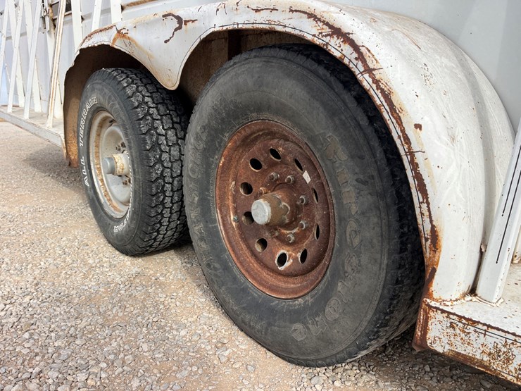 #t8405-•-stock-trailer-image-12