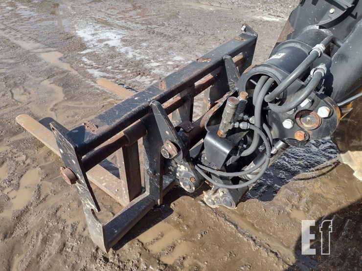 2013-jcb-527-55-image-17