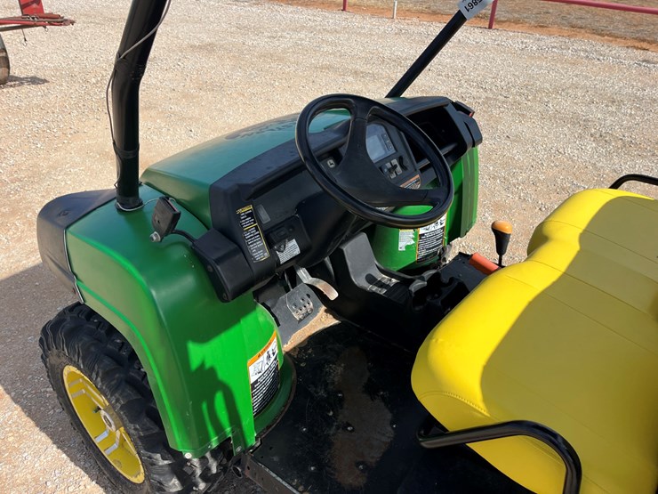 2016-john-deere-gator-image-11