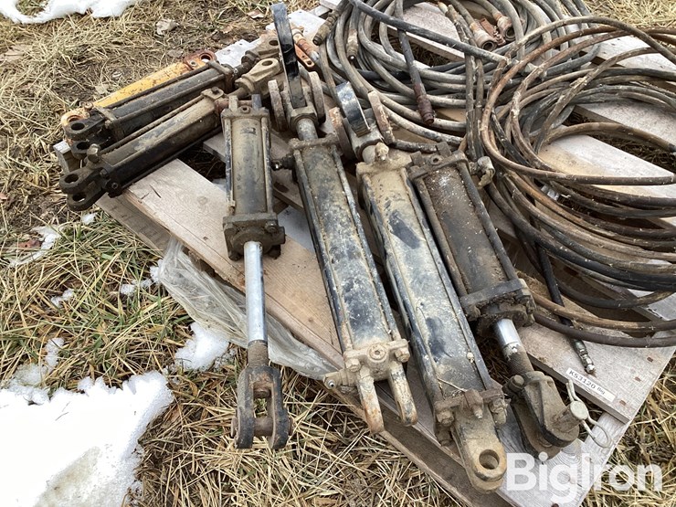 hydraulic-cylinders-and-hoses-image-9