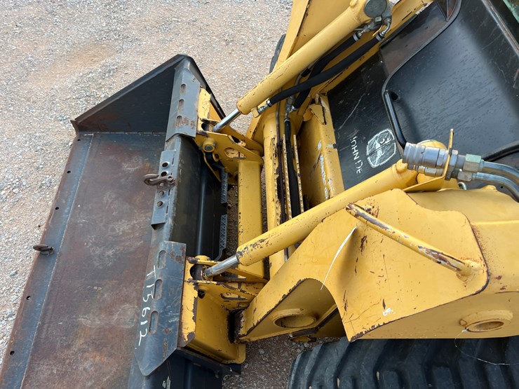 #t15612-•-2006-john-deere-320-skid-steer-image-3