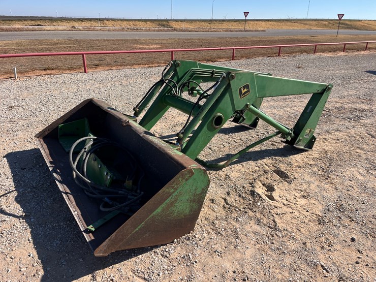 john-deere-146-image-1