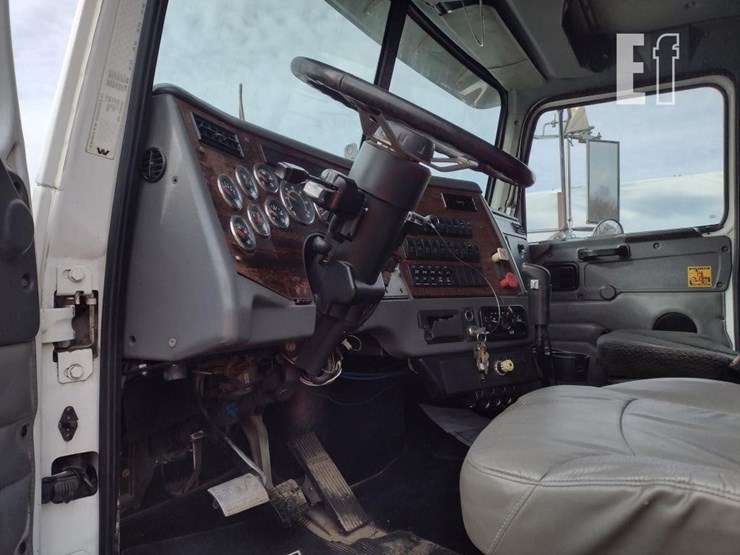 2005-western-star-4900fa-image-16