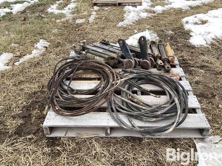 hydraulic-cylinders-and-hoses-image-6