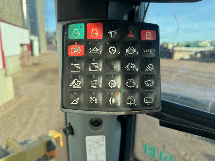 2020-deere-624l-image-33