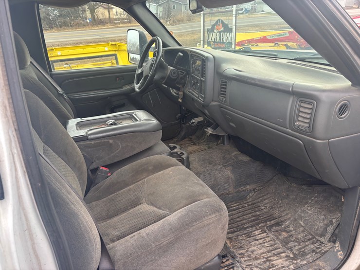 2004-chevrolet-2500-image-10