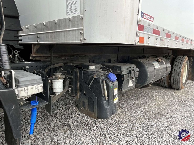 2019-isuzu-npr-image-21