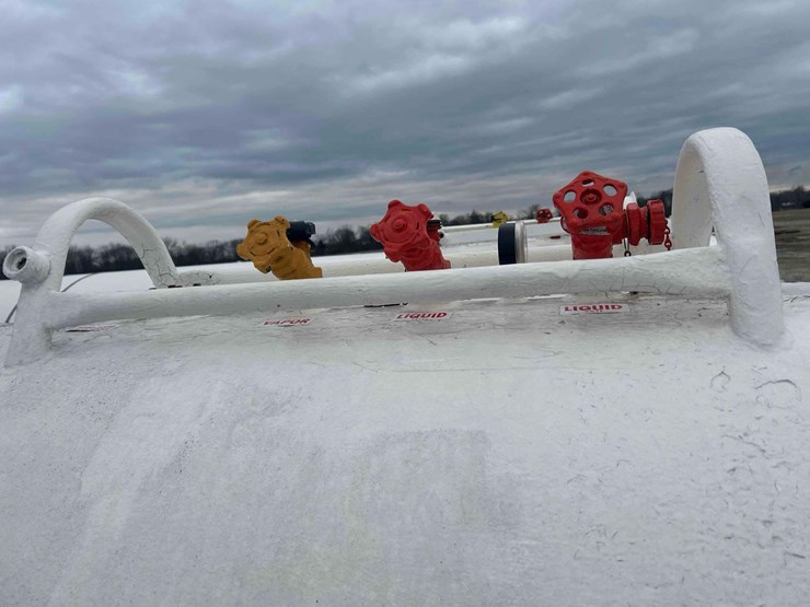 1000-gal.-nh3-tank-on-gear-#6-sells-offsite-image-5