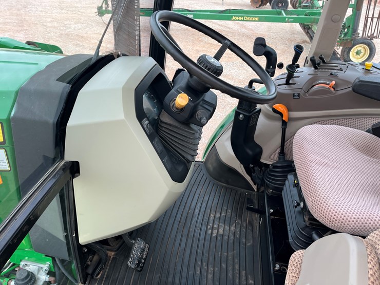 2015-john-deere-5100e-image-16