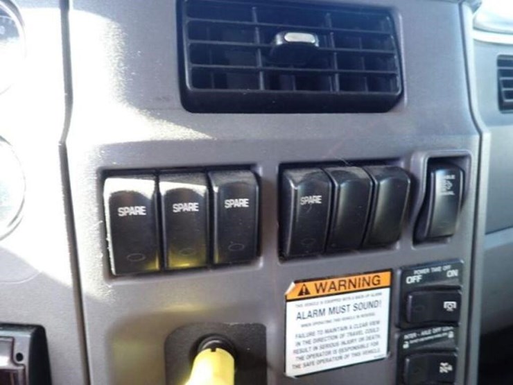 2016-peterbilt-567-image-27