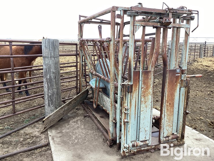 ww-livestock-working-chute-image-3