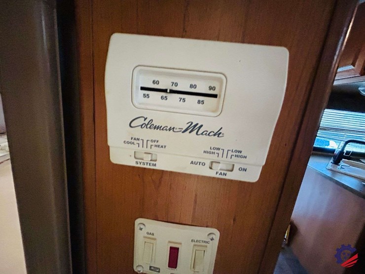 2011-keystone-hornet-platinum-31rbds-t/a-camper-trailer-image-89