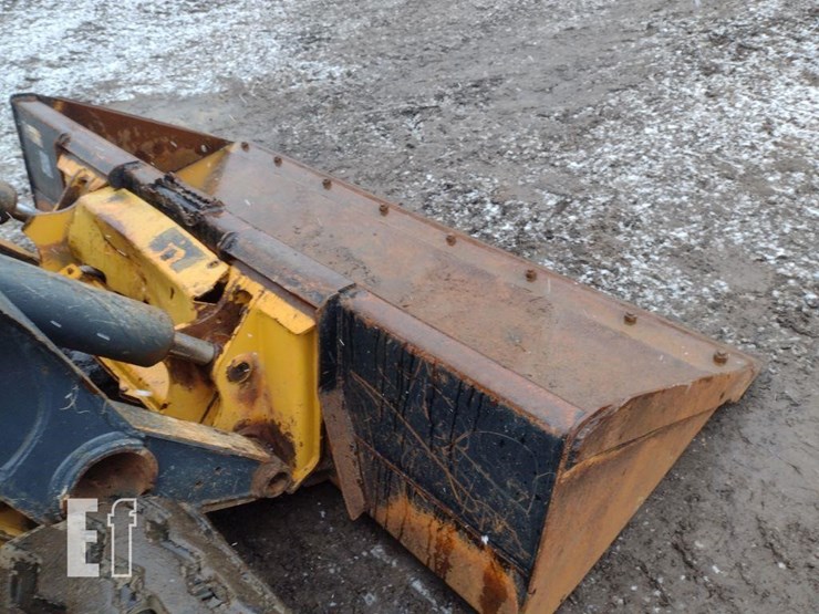 2021-deere-331g-image-17