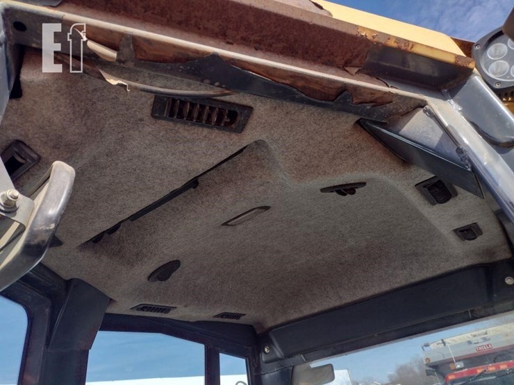 2008-deere-750j-lt-image-14