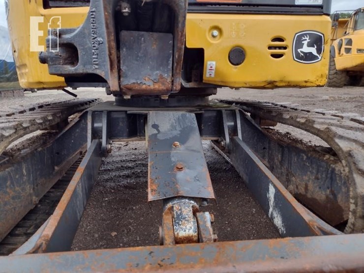 2022-deere-26g-image-21