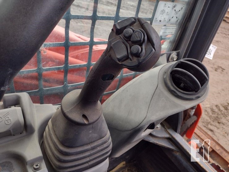 2019-kubota-svl95-2s-image-10