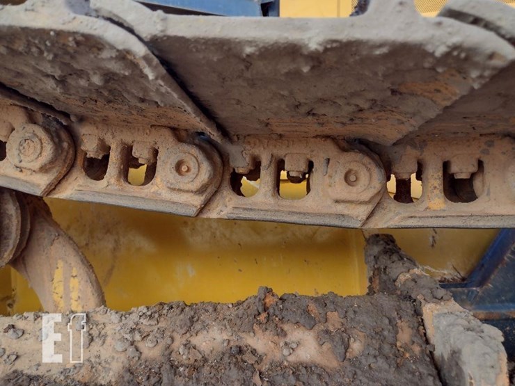 2021-deere-650k-lgp-image-40