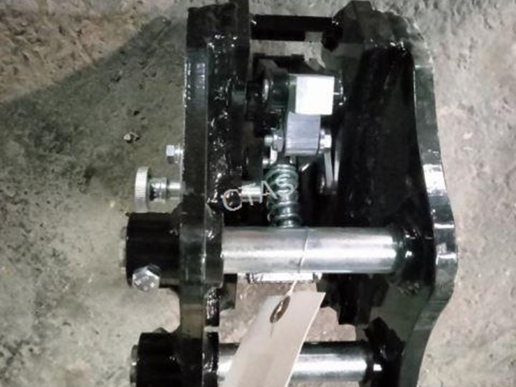 #23-•-mini-excavator-quick-attach-image-3