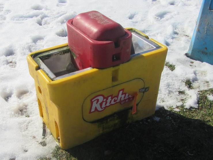 #8966-•-ritchie-2-sided-waterer-image-2