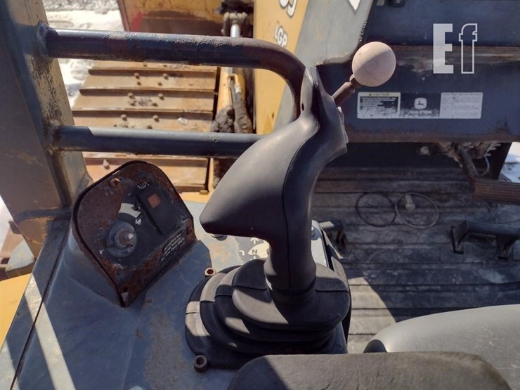 2007-deere-700j-lgp-image-11