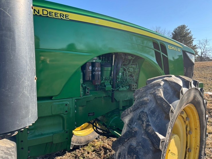 john-deere-8260r-image-11