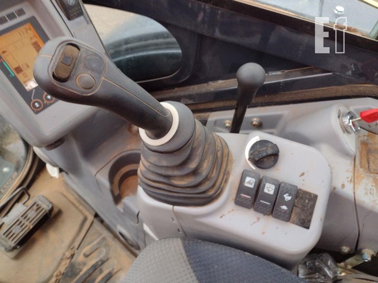 2023-deere-30g-image-8