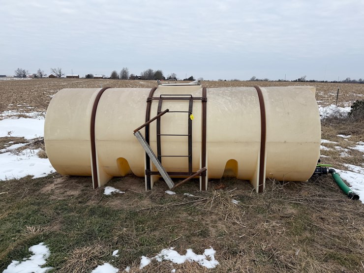 #1015-•-1600-gal-poly-tank-image-1